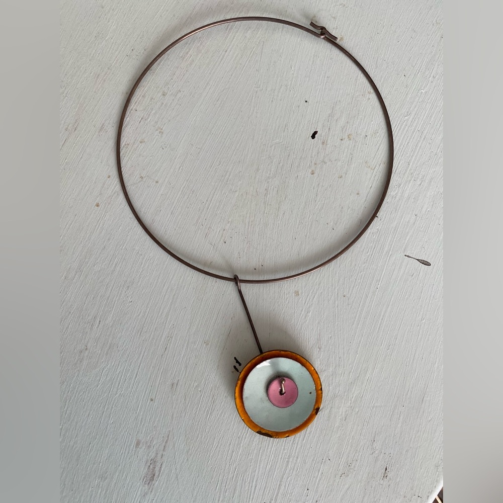 Metal ring pendant necklace